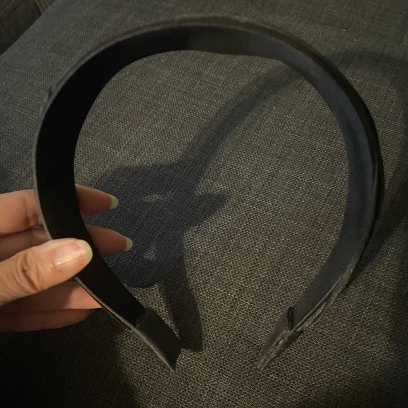6/$20 Hairband - Picture 3 of 3